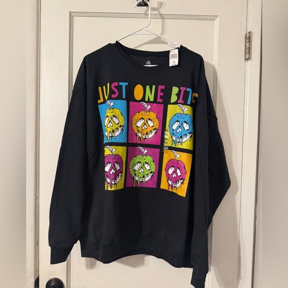 Evil Queen Disney Parks Poison Apple Crewneck Sz XLarge Retail $53